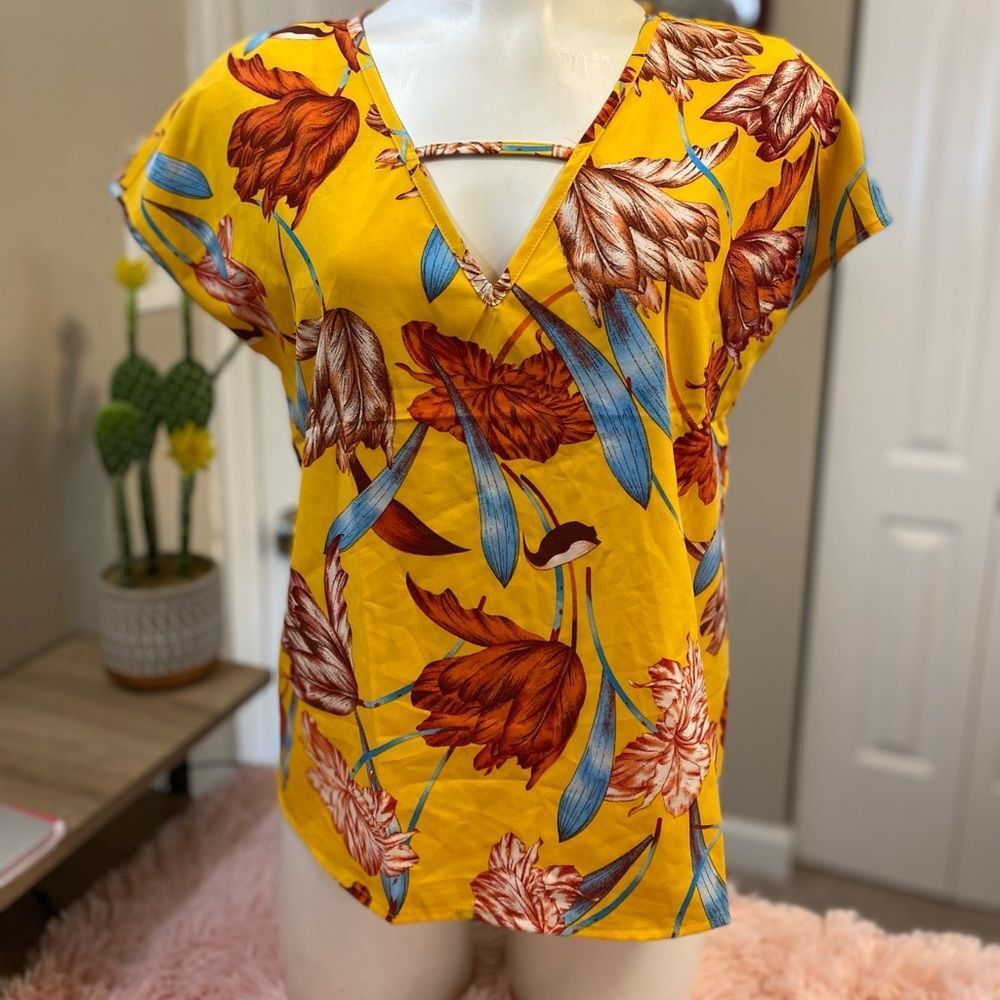 Mustard Yellow Floral Cutout V-Neck Cap Sleeve Blouse Top Womens XS US 2 Summer